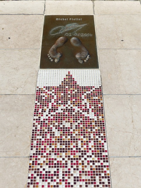 现不仅是个 现不仅是个